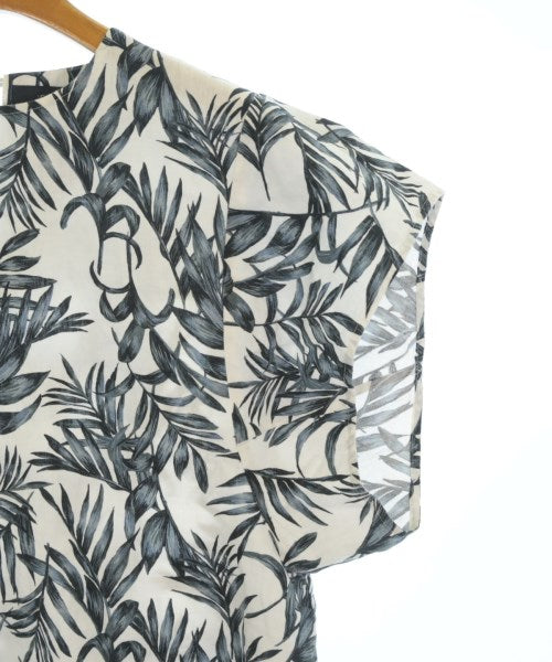SACRA เสื้อสตรี