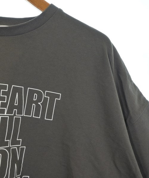 SACRA เสื้อยืด/เสื้อท็อปส์