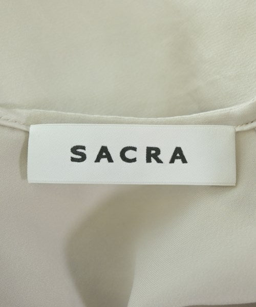 SACRA เสื้อสตรี