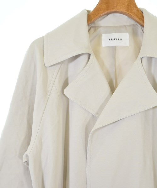 FRAY I.D เสื้อกันฝน