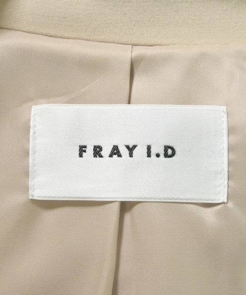 FRAY I.D เสื้อกันฝน