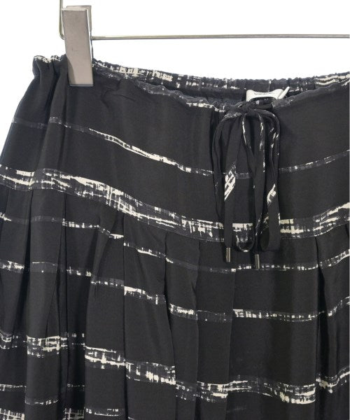 Vince กระโปรงยาวถึงเข่า