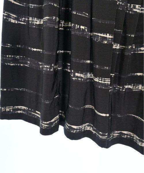 Vince กระโปรงยาวถึงเข่า