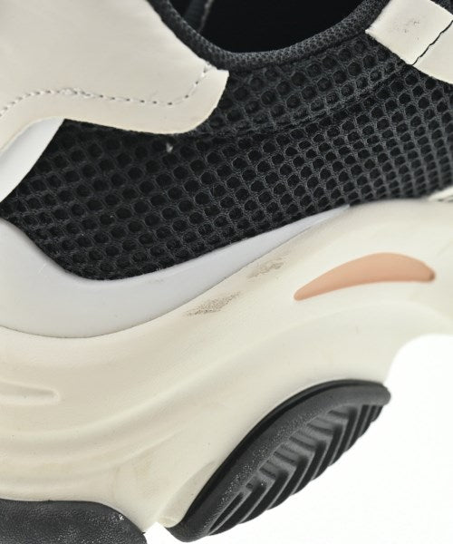 STEVE MADDEN รองเท้าผ้าใบ