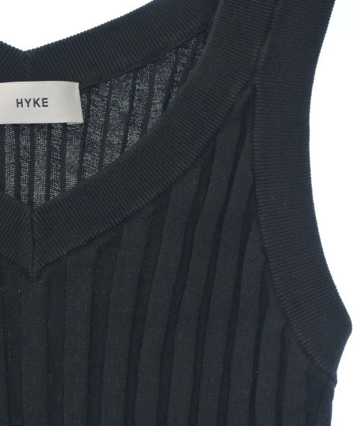 HYKE เสื้อแขนกุด