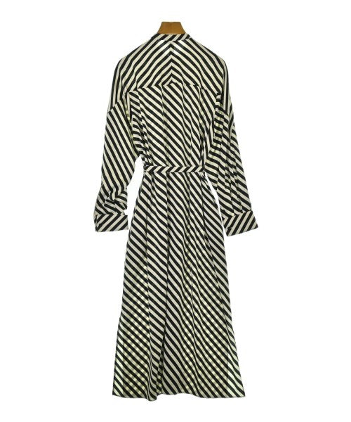 HYKE ชุดเดรส