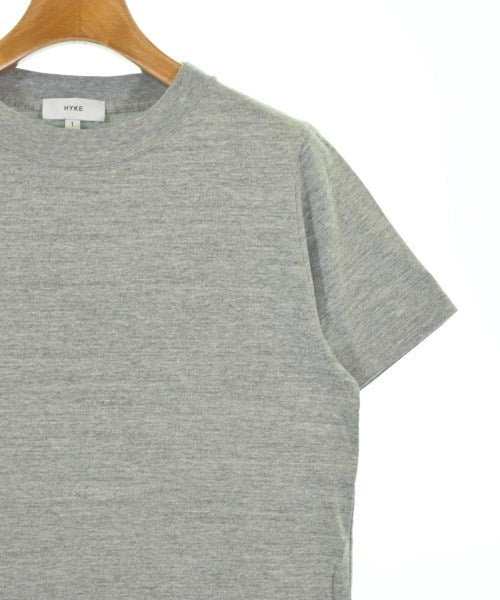 HYKE เสื้อยืด/เสื้อท็อปส์