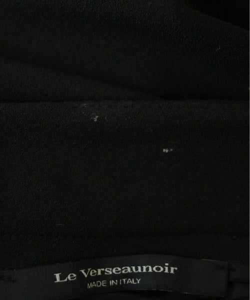 Le Verseaunoir กระโปรงยาวถึงเข่า