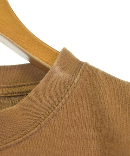 KATO เสื้อยืด/เสื้อท็อปส์