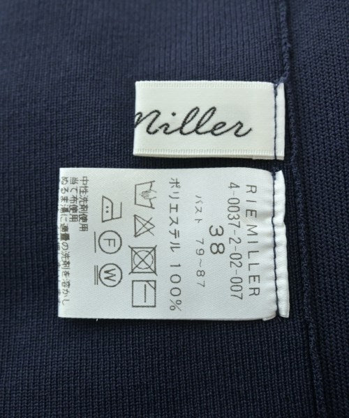 Rie Miller เสื้อแขนกุด