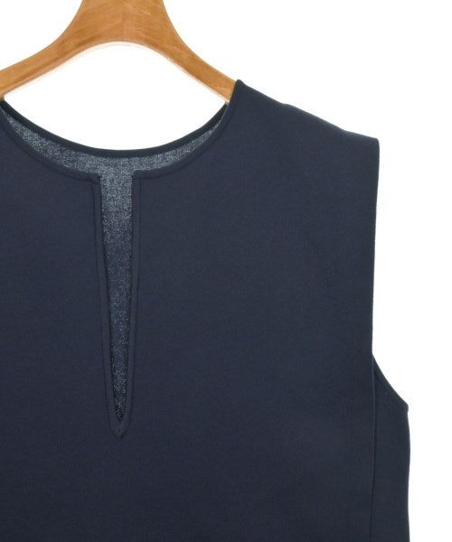 Rie Miller เสื้อแขนกุด