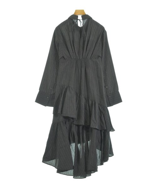 Lily Brown เดรสที่เป็นเสื้อเชิ้ตตัวยาว