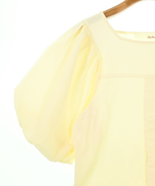 Lily Brown เสื้อยืด/เสื้อท็อปส์