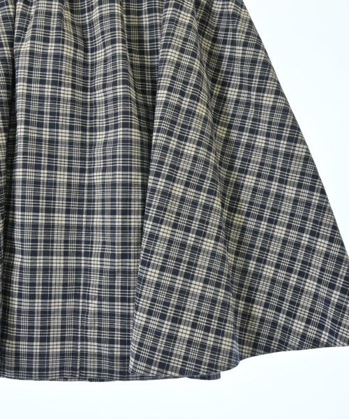 45R กระโปรงยาวถึงเข่า