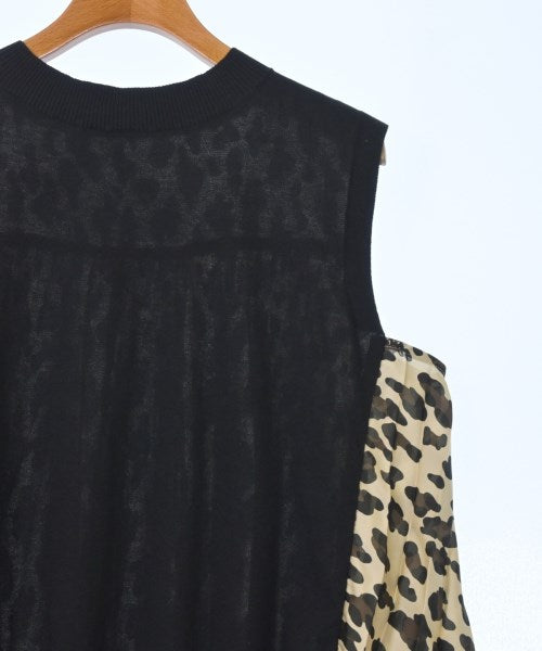 sacai เสื้อแขนกุด