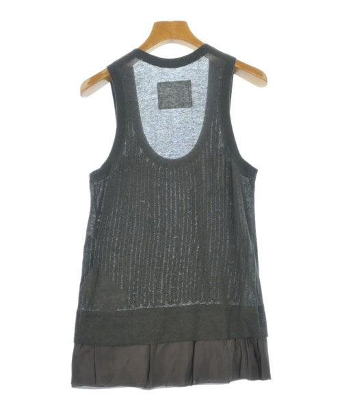 sacai เสื้อแขนกุด