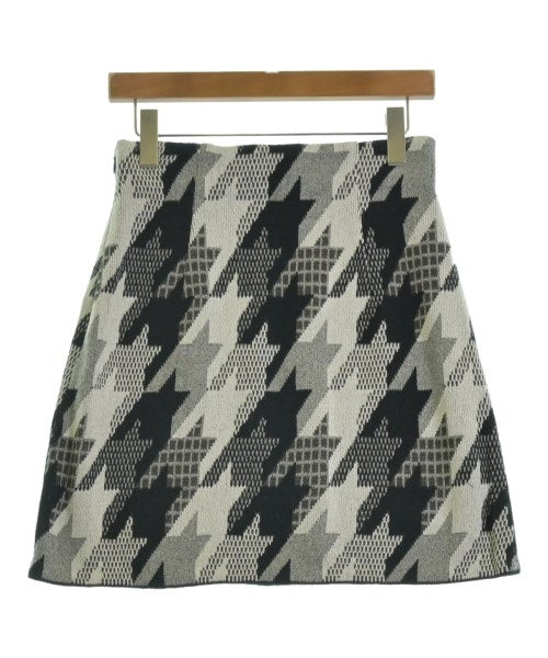 Mame Kurogouchi กระโปรงยาวถึงเข่า