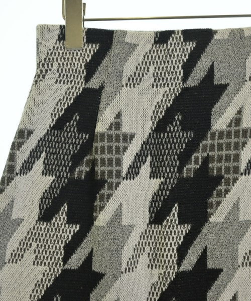 Mame Kurogouchi กระโปรงยาวถึงเข่า