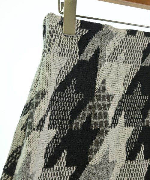 Mame Kurogouchi กระโปรงยาวถึงเข่า