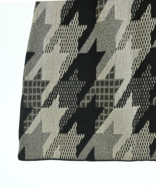 Mame Kurogouchi กระโปรงยาวถึงเข่า