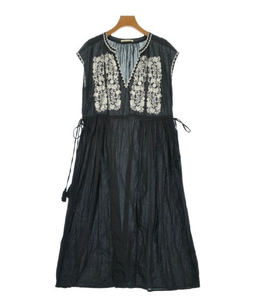 NE QUITTEZ PAS ชุดเดรส