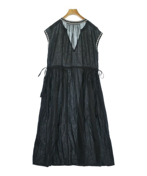 NE QUITTEZ PAS ชุดเดรส