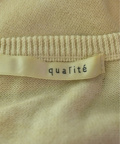 qualite เสื้อแขนกุด