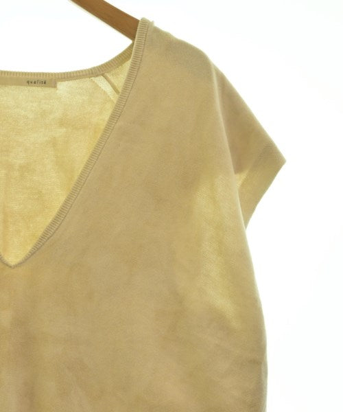qualite เสื้อแขนกุด