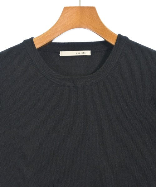 qualite เสื้อยืด/เสื้อท็อปส์