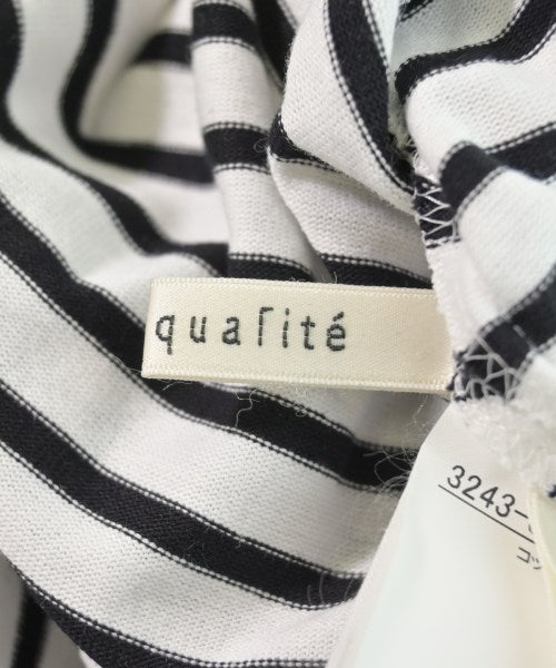 qualite เสื้อยืด/เสื้อท็อปส์