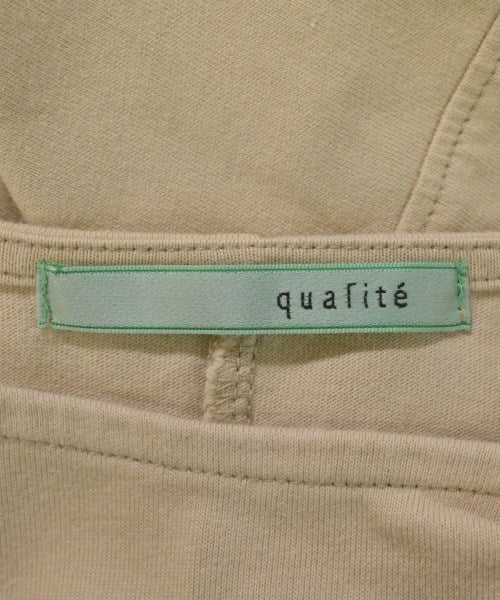 qualite เสื้อยืด/เสื้อท็อปส์