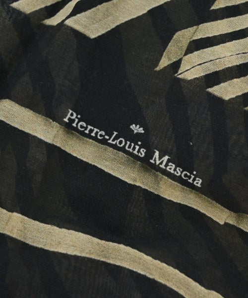 Pierre-Louis Mascia ผ้าคลุมไหล่