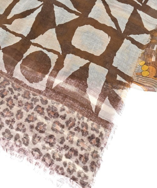 Pierre-Louis Mascia ผ้าคลุมไหล่