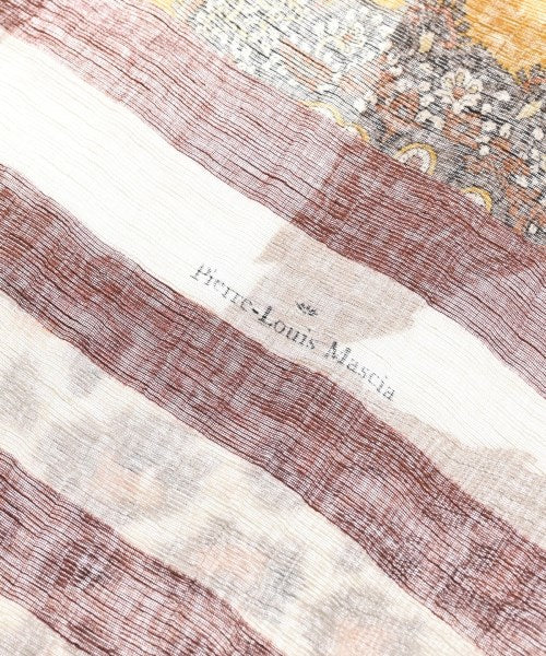 Pierre-Louis Mascia ผ้าคลุมไหล่