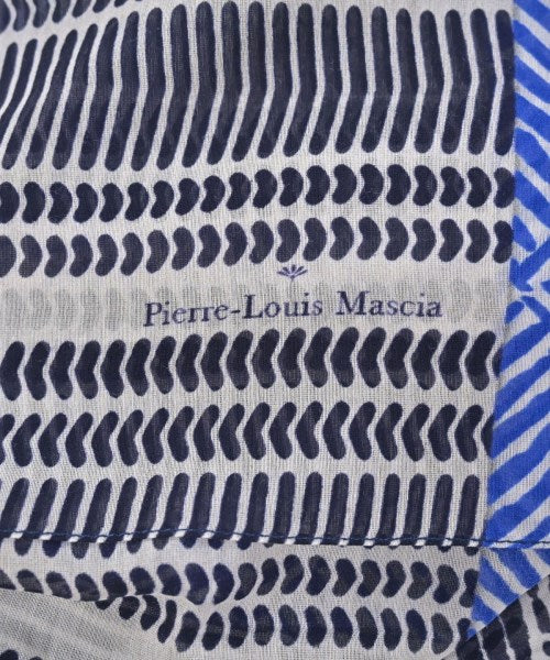 Pierre-Louis Mascia ผ้าคลุมไหล่