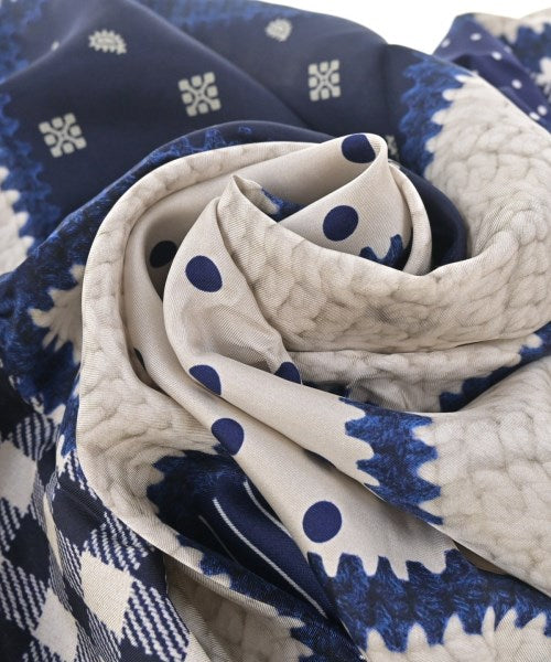 Pierre-Louis Mascia ผ้าคลุมไหล่