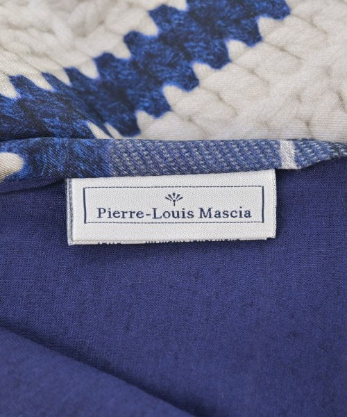 Pierre-Louis Mascia ผ้าคลุมไหล่