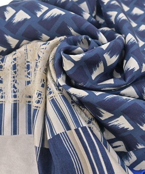 Pierre-Louis Mascia ผ้าคลุมไหล่