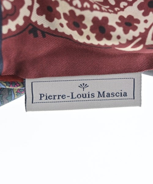 Pierre-Louis Mascia ผ้าคลุมไหล่