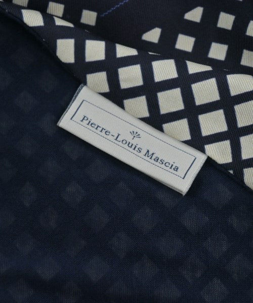 Pierre-Louis Mascia ผ้าคลุมไหล่
