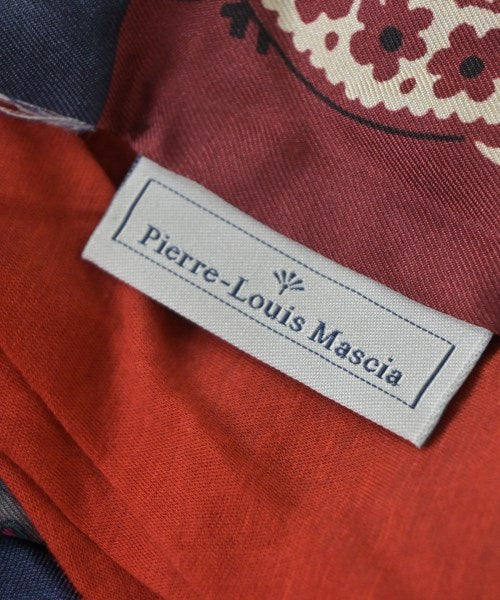 Pierre-Louis Mascia ผ้าคลุมไหล่