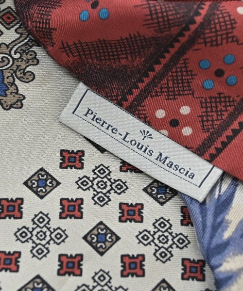 Pierre-Louis Mascia ผ้าคลุมไหล่