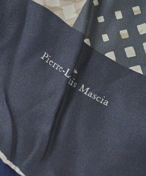 Pierre-Louis Mascia ผ้าคลุมไหล่