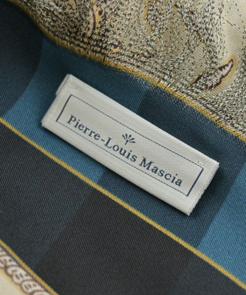 Pierre-Louis Mascia ผ้าคลุมไหล่