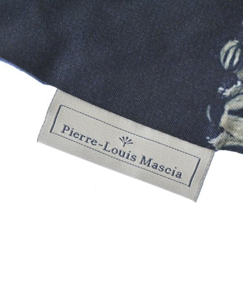 Pierre-Louis Mascia ผ้าคลุมไหล่