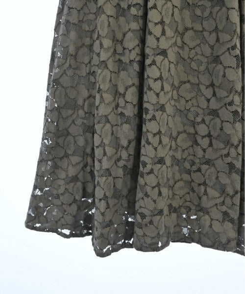 DRESSLAVE กระโปรงยาวถึงเข่า