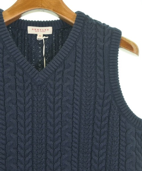 DEMYLEE เสื้อแขนกุด