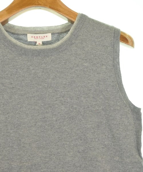 DEMYLEE เสื้อแขนกุด