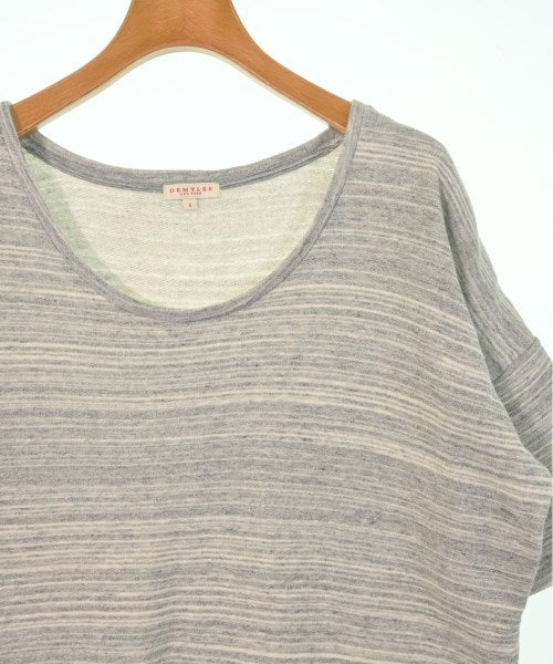 DEMYLEE เสื้อยืด/เสื้อท็อปส์