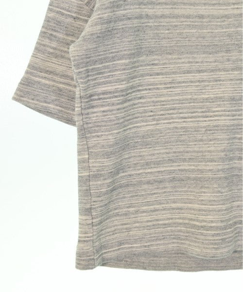 DEMYLEE เสื้อยืด/เสื้อท็อปส์